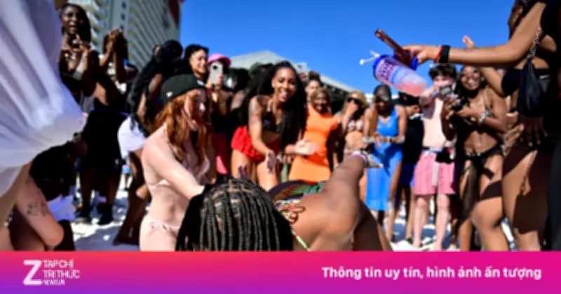 Cảnh sát Mỹ dùng súng sơn, hơi cay giải tán tiệc tùng hỗn loạn của sinh viên