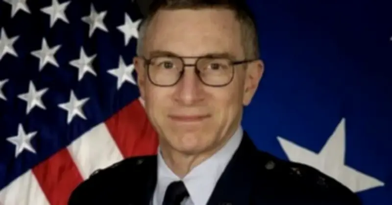 Cảnh sát Mỹ kêu gọi cư dân cung cấp camera tìm tướng nghỉ hưu từng điều tra UFO