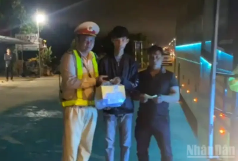 Cảnh sát Quảng Ngãi hỗ trợ thiếu niên đi lạc đoàn tụ với gia đình ở Đồng Nai