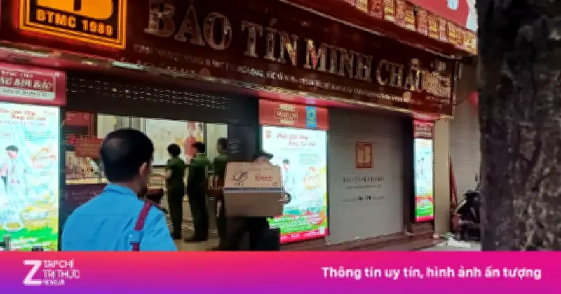 Cảnh Sát Thu Giữ Hàng Loạt Tài Liệu Tại Cửa Hàng Vàng Bảo Tín Minh Châu Ở Hà Nội