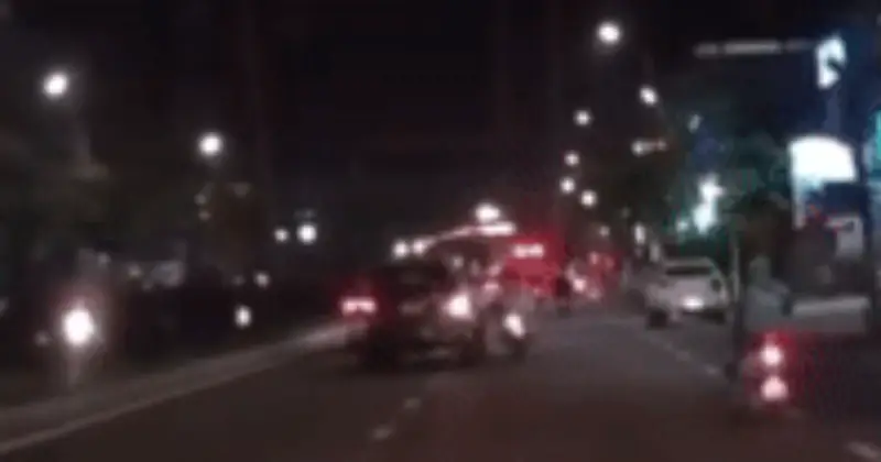 Cảnh sát truy tìm tài xế ô tô gây tai nạn rồi bỏ chạy ở Hà Nội