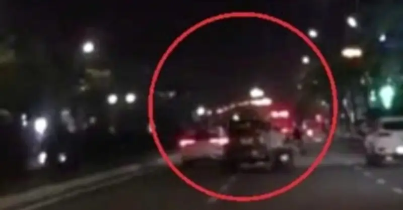 Cảnh sát truy tìm tài xế ô tô gây tai nạn rồi bỏ chạy tại Hà Nội