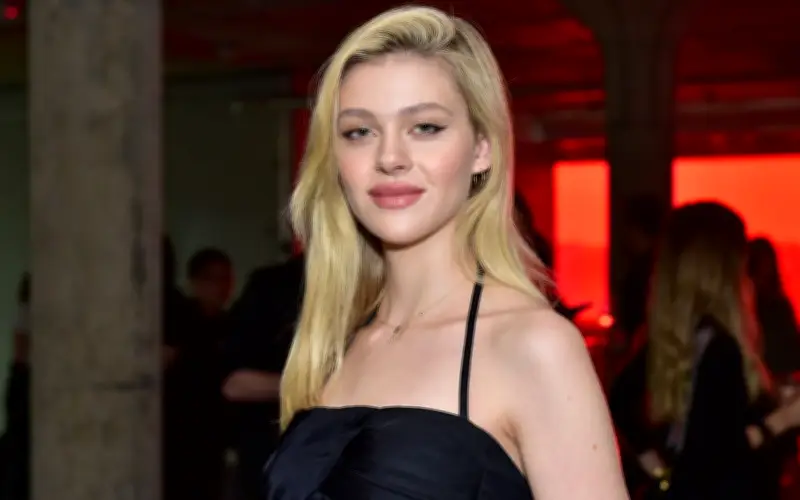 Con dâu David Beckham đóng phim 18+, phản ứng lạ khi nhắc tới nhà chồng