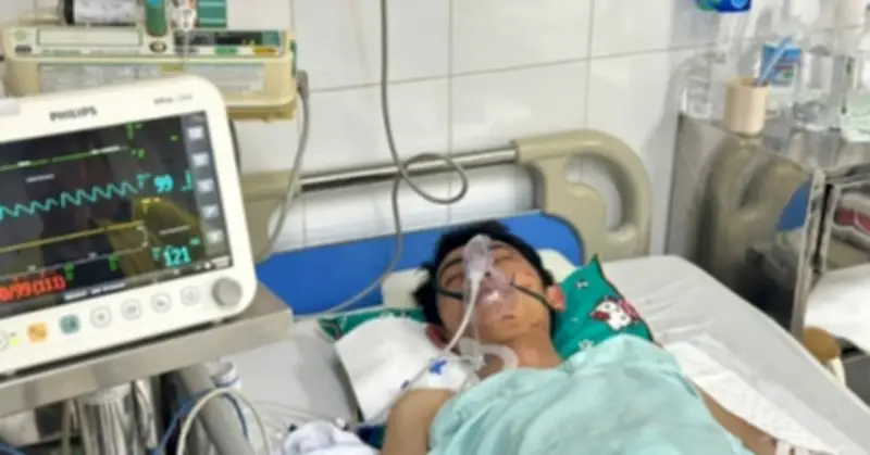 Con trai nguy kịch sau tai nạn, bố người nức nở: 'Nghẹn ngào không có tiền cứu'