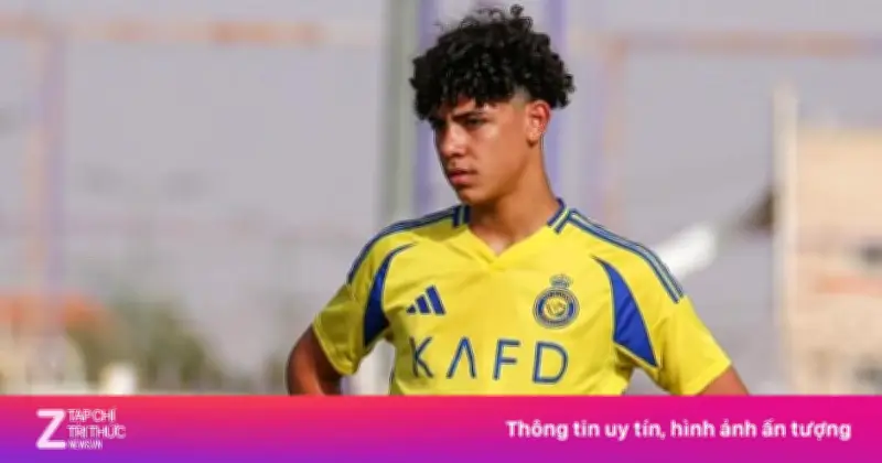 Con trai Ronaldo gây tranh cãi khi nhận thẻ vàng vì phản ứng với trọng tài