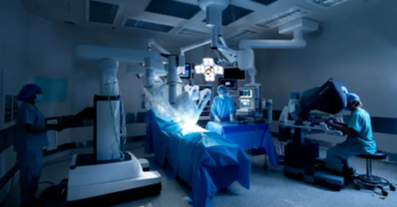 Cấp cứu đau ngực, phát hiện khối u thực quản lớn sát tim được phẫu thuật robot thành công