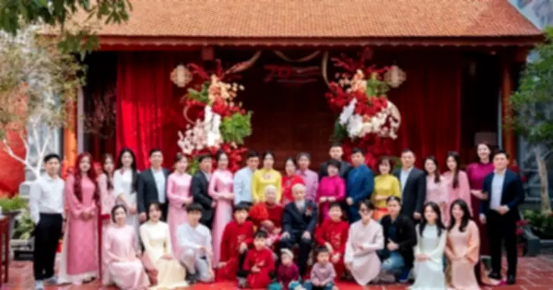 Cặp vợ chồng Hưng Yên kỷ niệm 70 năm hôn nhân, câu chuyện tình yêu lay động cộng đồng mạng