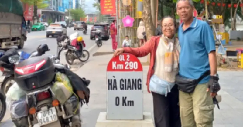 Cặp vợ chồng U.60 xuyên Việt bằng xe máy, thực hiện ước mơ thời trẻ