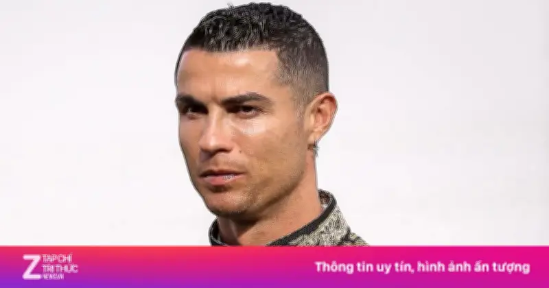 Cristiano Ronaldo gây 'bão' mạng với lời chúc mừng lễ Eid trong trang phục truyền thống