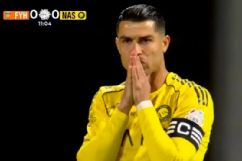 Cristiano Ronaldo lập hàng loạt kỷ lục trớ trêu sau cú sút hỏng phạt đền