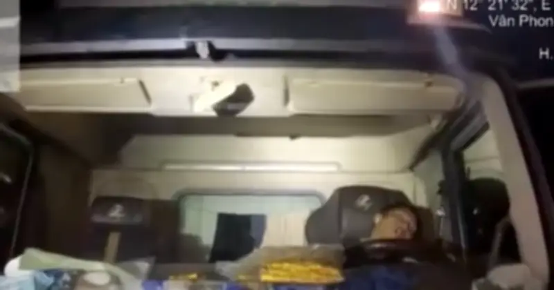 CSGT Phát Hiện Hơn 60 Ô Tô Dừng Đỗ Sai Quy Định Trên Cao Tốc Phía Nam