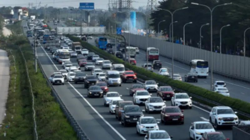 CSGT sử dụng ô tô hóa trang ghi hình xe vi phạm trên cao tốc