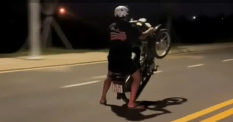 CSGT Tây Ninh xử lý nhóm thiếu niên bốc đầu xe máy, quay clip đăng mạng xã hội