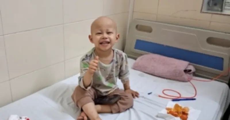 Cậu bé 4 tuổi chiến đấu với ung thư giai đoạn cuối, cần sự tiếp sức từ cộng đồng