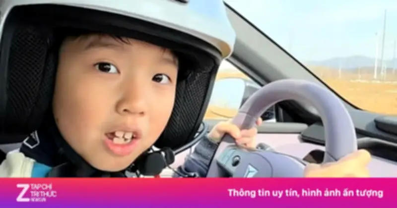 Cậu bé 7 tuổi Shao Ziyan trở thành tay đua rally chuyên nghiệp trẻ nhất Trung Quốc