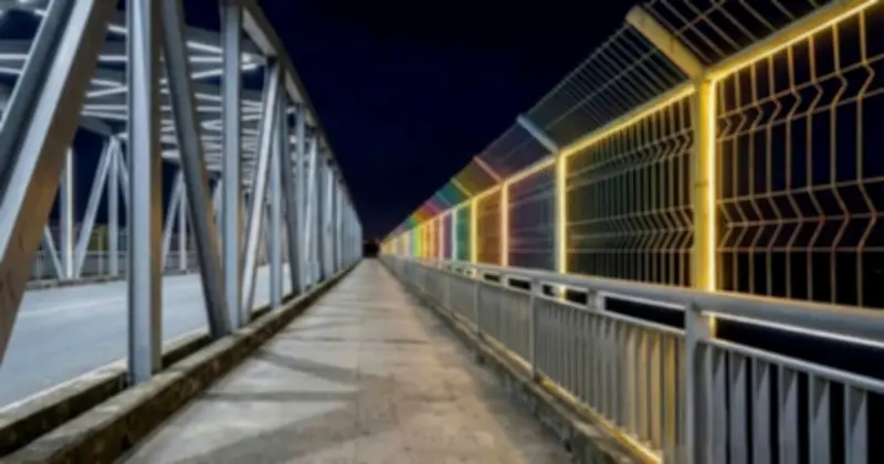 Cầu Bến Thủy 1 được lắp hệ thống điện trang trí và lưới an toàn mới