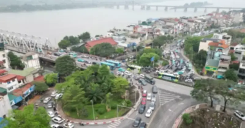 Cầu Chương Dương ùn tắc nghiêm trọng do đóng cầu Long Biên sửa chữa