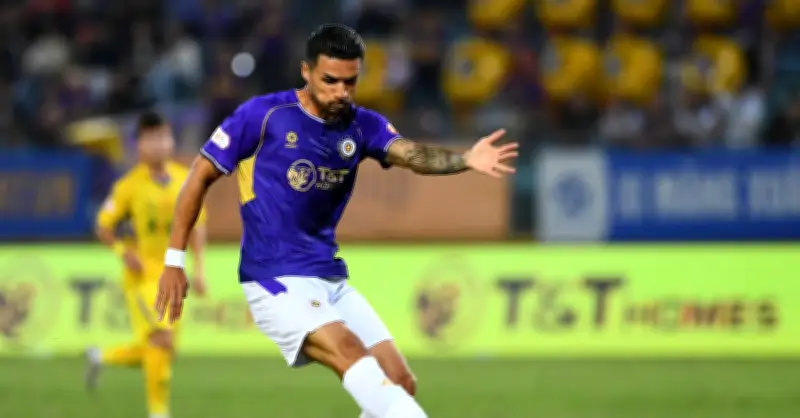 Cựu danh thủ Australia nêu bình luận về danh sách tuyển Việt Nam