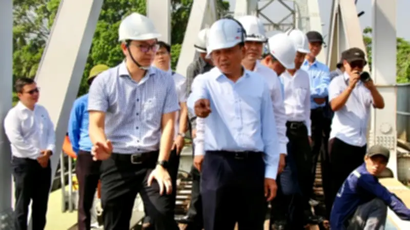 Cầu Ghềnh Sắp Thông Tàu Tạm Thời Với Tốc Độ 5km/h Sau Sự Cố Va Chạm