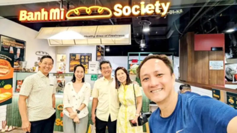 Cựu Giám Đốc Google Từ Bỏ Sự Nghiệp Để Theo Đuổi Giấc Mơ Bánh Mì Việt Tại Singapore