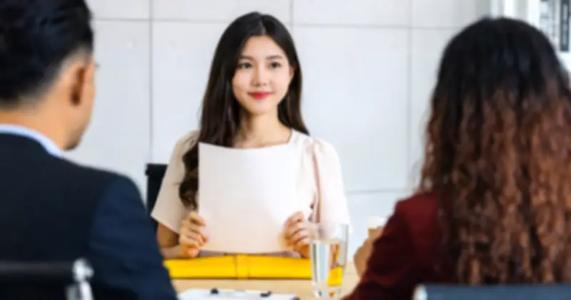 Câu hỏi phỏng vấn bất ngờ: 'Bạn dùng điện thoại mấy tiếng một ngày?'