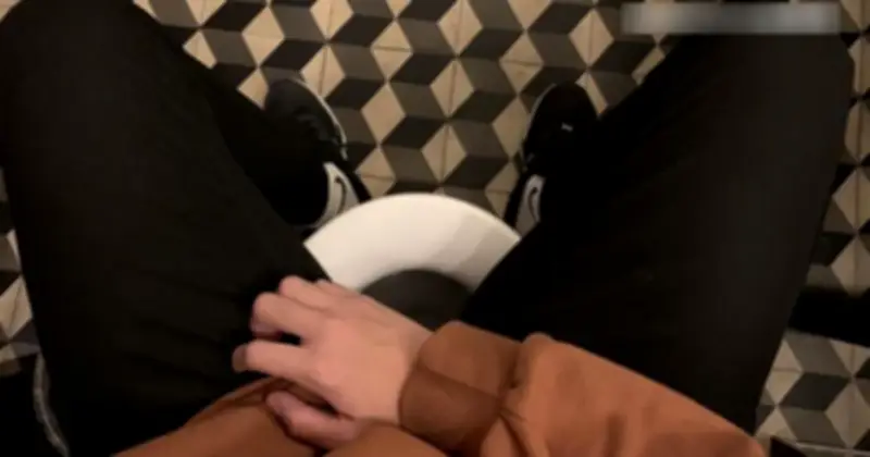 Cựu MC đột tử trong nhà vệ sinh, bác sĩ cảnh báo 2 hành động nguy hiểm nhiều người mắc