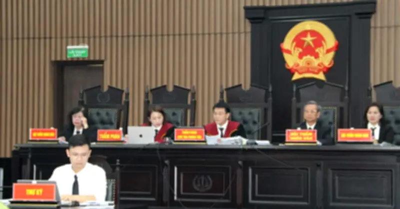 Cựu Phó Cục trưởng bị xét xử vắng mặt, đã chuyển tiền tỷ để khắc phục hậu quả