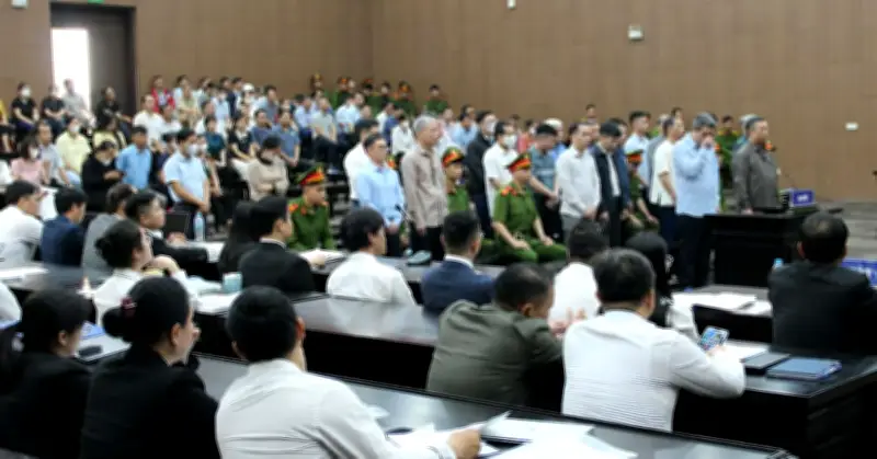 Cựu Phó Giám đốc Công ty Hoàng Dân khai nhận việc xách tiền đưa cán bộ