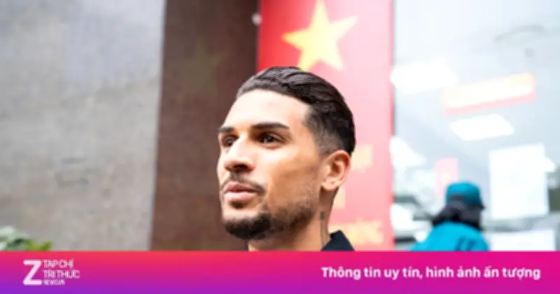 Cầu thủ nhập tịch Đỗ Hoàng Hên lần đầu đi bầu cử tại Hà Nội