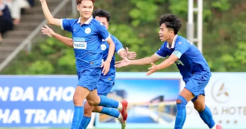 Cầu thủ sinh viên ghi bàn may mắn, giúp ĐH Nha Trang cầm hòa đối thủ mạnh