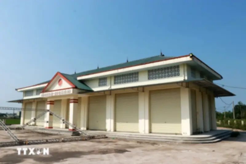 Cầu Vàm Cống sau gần 3 năm vẫn đóng cửa, người dân bức xúc