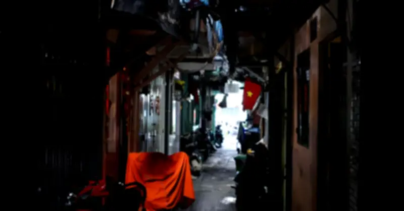 Cuộc sống ngột ngạt trong những căn nhà 'tí hon' không thấy mặt trời ở khu ma lang