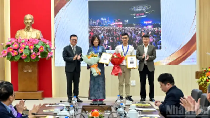 Cuộc thi ảnh 'Việt Nam trên hành trình đổi mới' khép lại với gần 4.000 tác phẩm