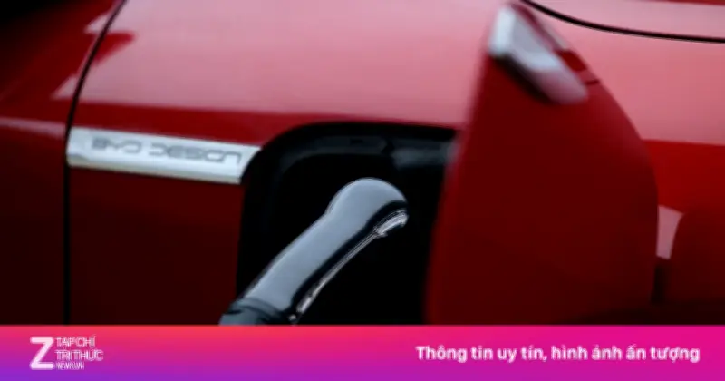 Cuộc đua hạ tầng xe điện Trung Quốc: BYD sạc siêu nhanh đối đầu Nio đổi pin