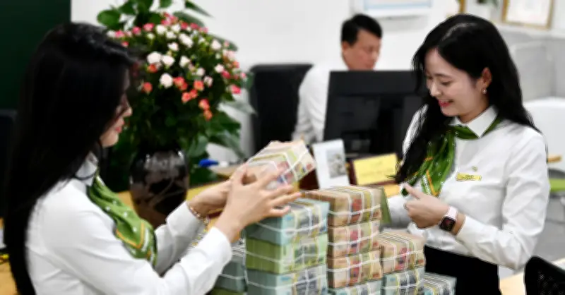 Cuộc đua lãi suất ngân hàng: Vietcombank dẫn đầu kỳ hạn ngắn, Agribank thống trị dài hạn