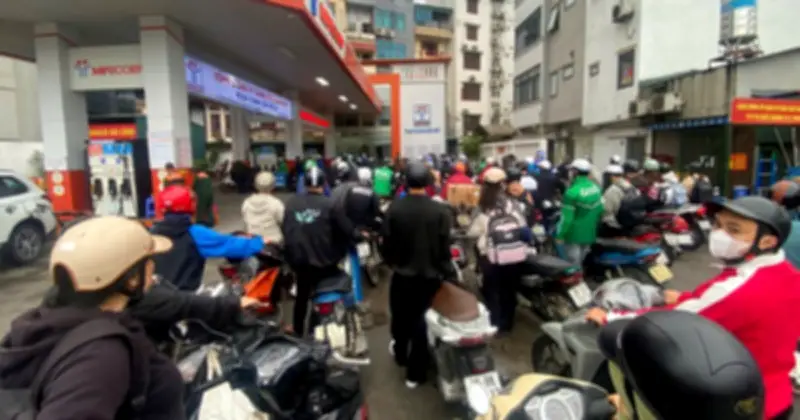 Cây xăng ở Huế bị lập biên bản vì bán giới hạn 300.000 đồng/lượt