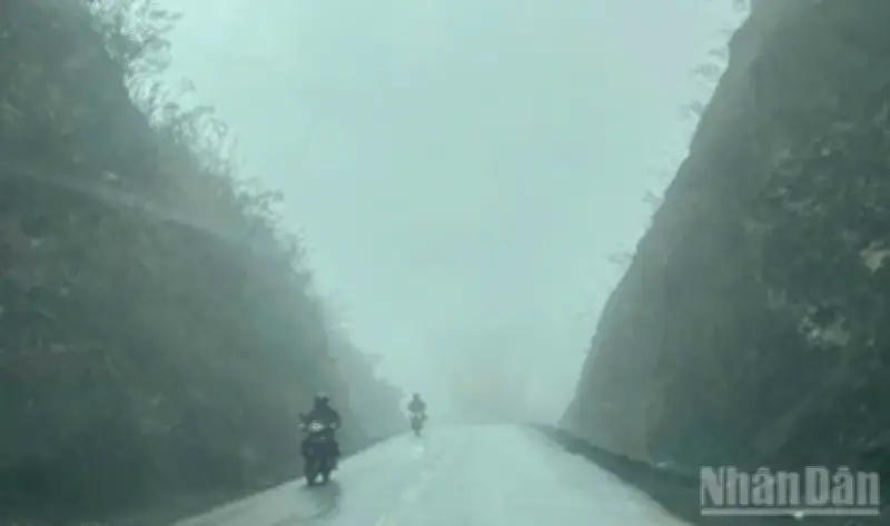 Dự báo thời tiết 7/3: Biển Đông gió mạnh, cả nước có mưa rải rác