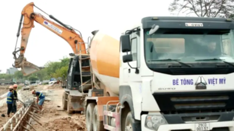 Dự án chống ngập Long Biên gấp rút thi công, đối mặt khó khăn về vật liệu và nhiên liệu