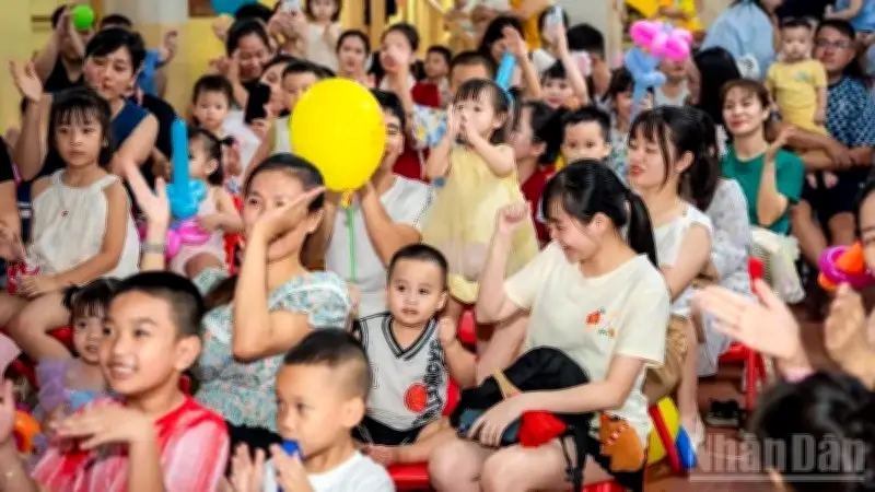 Dân số Việt Nam đạt 102,3 triệu người, tốc độ tăng chậm, cơ cấu già hóa