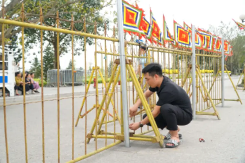 Dựng hàng rào sắt thắt chặt an ninh trước giờ khai án đến trần