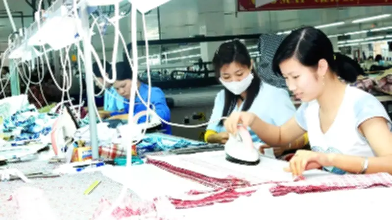 Dệt May Việt Nam 2025: Top 3 Xuất Khẩu Thế Giới Nhưng Vẫn Phụ Thuộc Nguyên Liệu