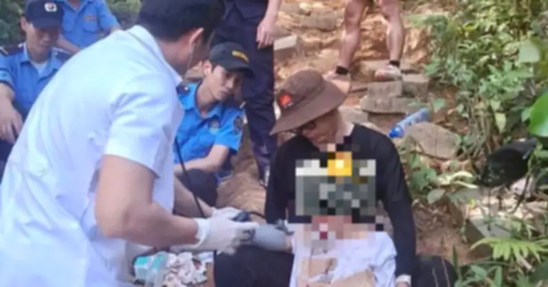 Du khách gãy xương đòn khi leo núi Bà Đen, lực lượng cứu hộ ứng cứu kịp thời