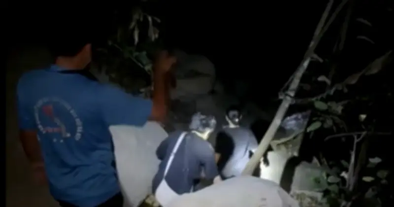 Du khách lạc đường đêm khuya trên núi Bà Đen, lực lượng cứu hộ khẩn cấp giải cứu