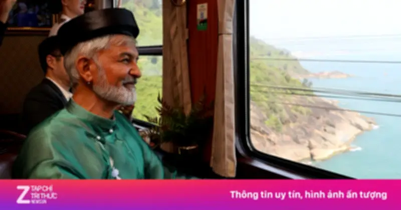 Du khách quốc tế mặc áo dài trải nghiệm tàu di sản trên cung đường sắt đẹp nhất Việt Nam