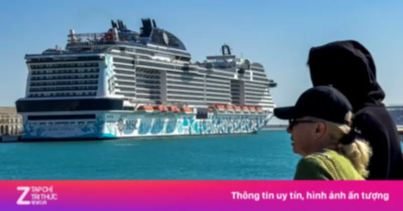 Du thuyền Dubai vẫn tiệc tùng dù tên lửa bay trên đầu, hành khách mắc kẹt giữa xung đột