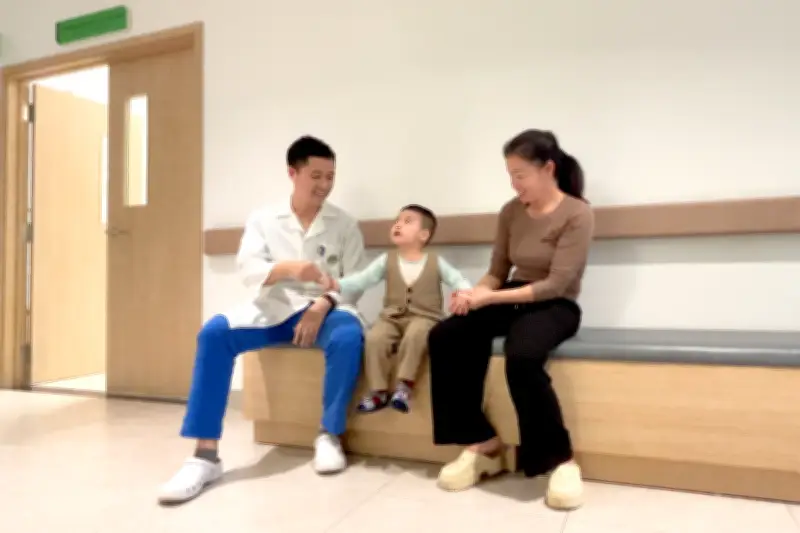 Em bé 3 tuổi sống thực vật sau tai nạn đuối nước hồi sinh ngoạn mục nhờ oxy cao áp