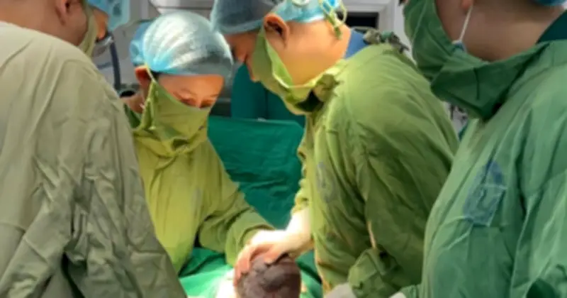 Em bé chào đời an toàn nhờ can thiệp đặt shunt từ trong bụng mẹ tại Bệnh viện Phụ sản Trung ương