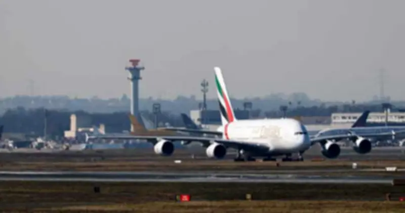 Emirates, Qatar Airways giảm chuyến bay do khủng hoảng Trung Đông, giá nhiên liệu tăng mạnh