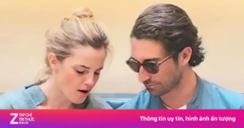 Emma Watson say đắm tỷ phú Mexico, công khai hôn nhau tại sân bay