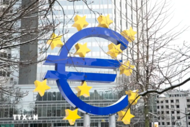 Eurozone ghi nhận lạm phát cao nhất từ 2022, ECB đối mặt áp lực tăng lãi suất